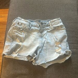 Women’s Levi’s High Rise Shorts. Never worn.